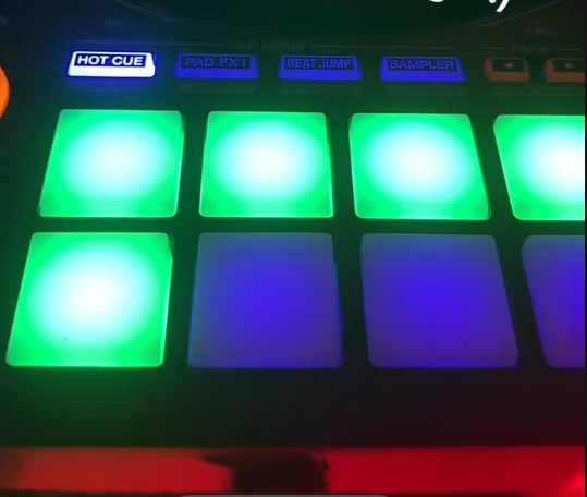 DJ Setup am Schreibtisch